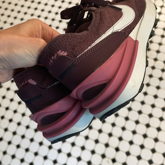 Nike Waffle One SE - Picture 5 of 12